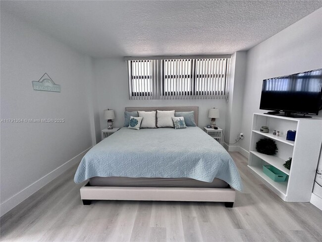 Building Photo - 180 Seaview Ct