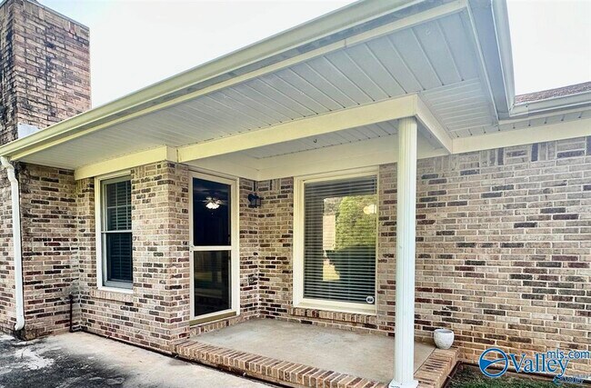 Building Photo - 7520 SW Clubfield Dr