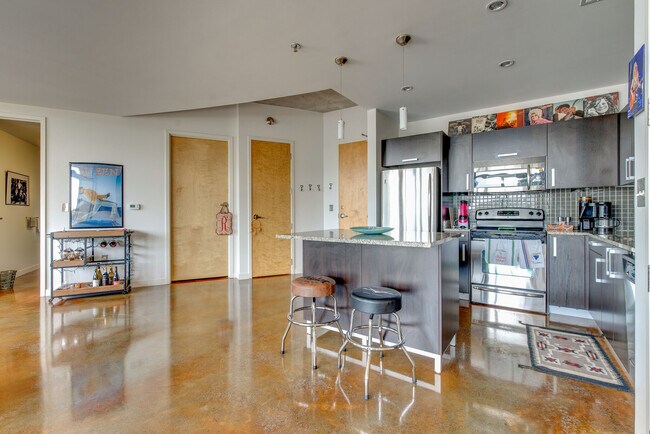 Kitchen Island; Portable Bar - 600 12th Ave S