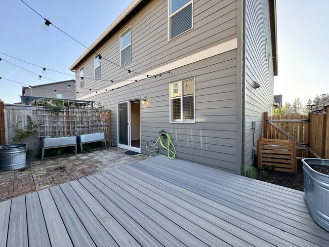 Building Photo - 914 N 18th Ave
