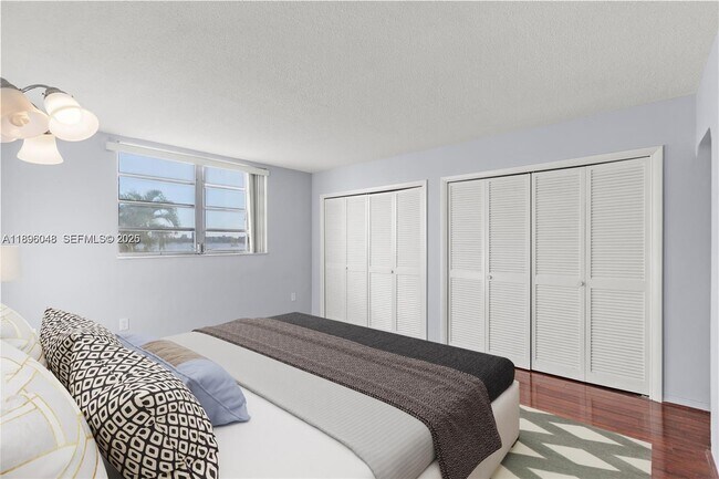 Building Photo - 3020 Marcos Dr