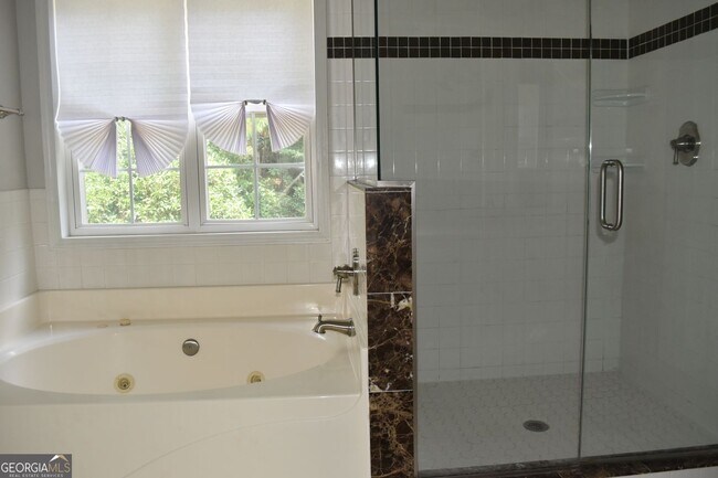 Building Photo - 4003 Rosewood View Dr