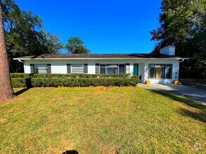 Building Photo - Beautiful 3/1 in SE Gainesville!