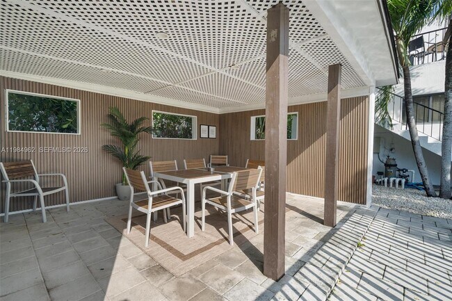 Building Photo - 920 SW 9th St