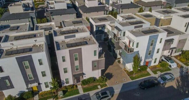 Building Photo - First Month Rent: FREE (with approved lease terms)