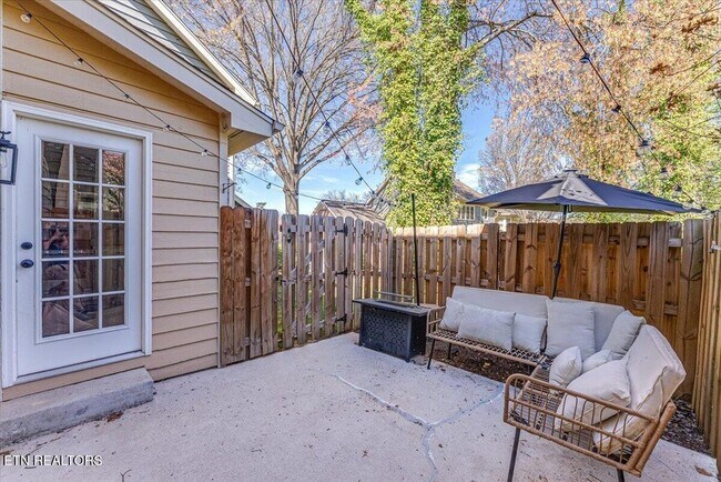 Building Photo - 8930 Wesley Pl