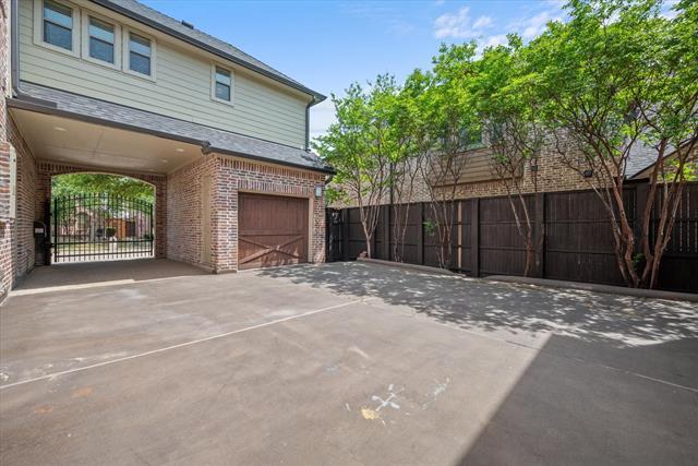 Building Photo - 10941 Yorkshire Ln