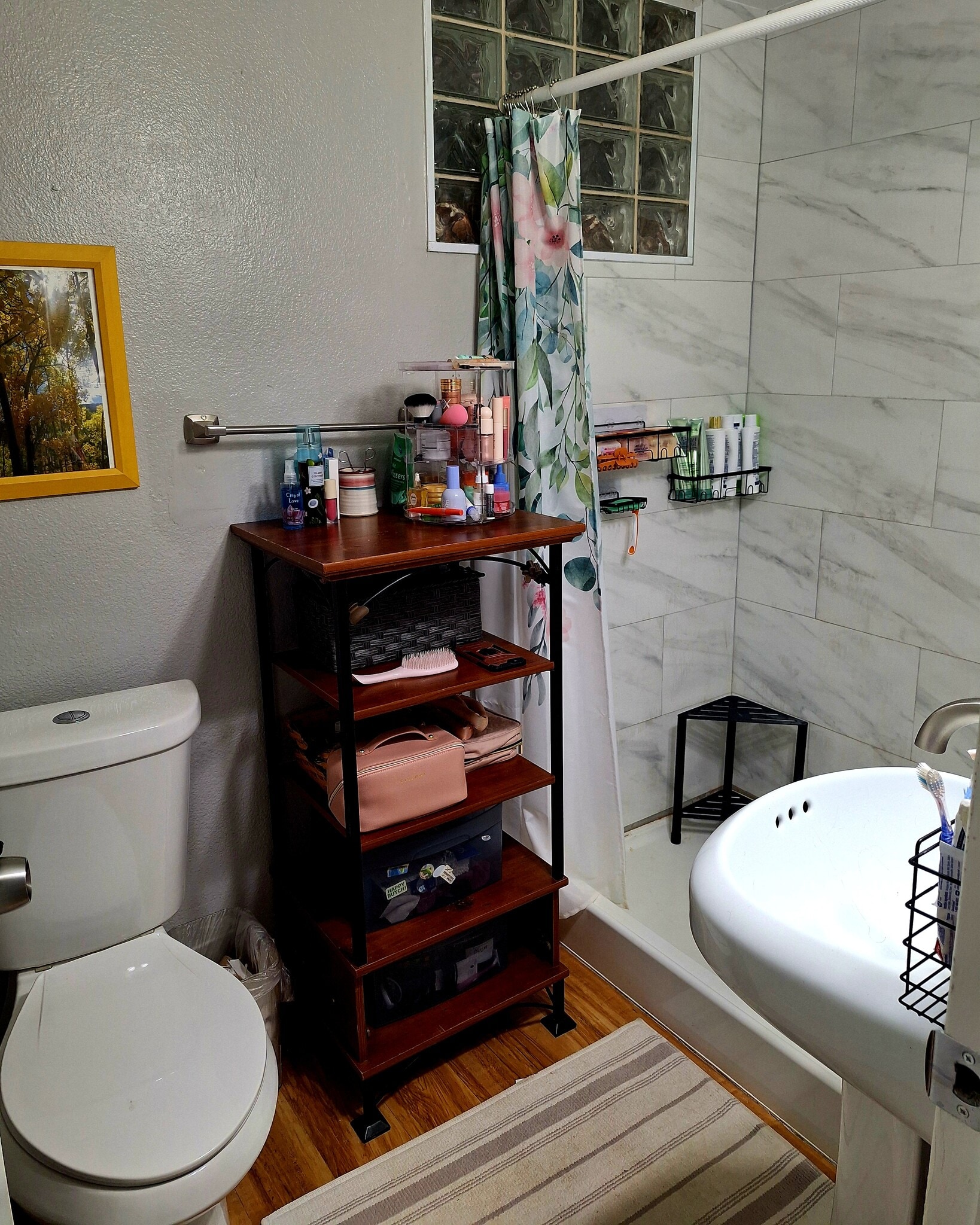 Building Photo - 1917 Oakwood Dr