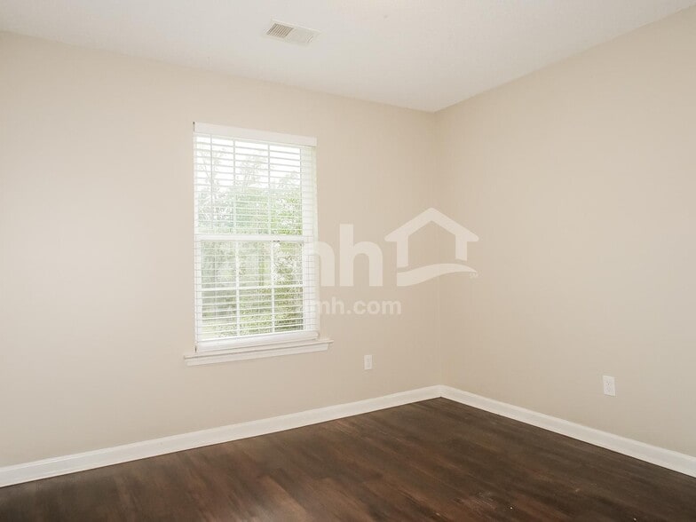 Building Photo - 7748 Parkmont Dr