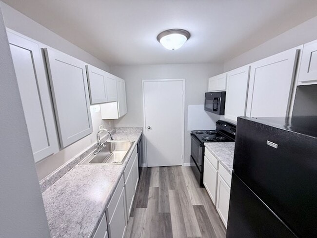 Building Photo - 2 Bedroom 1 Bathroom Remodel