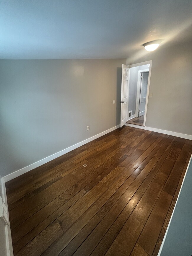 Building Photo - COMING SOON! 2 Bedroom Duplex in Downtown ...