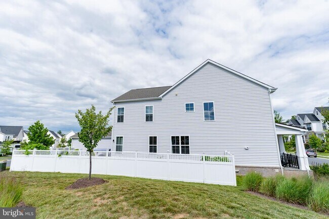 Building Photo - 41914 Spring Air Dr