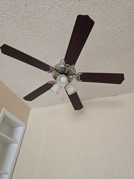 Building Photo - 3237 Bonnie Dr