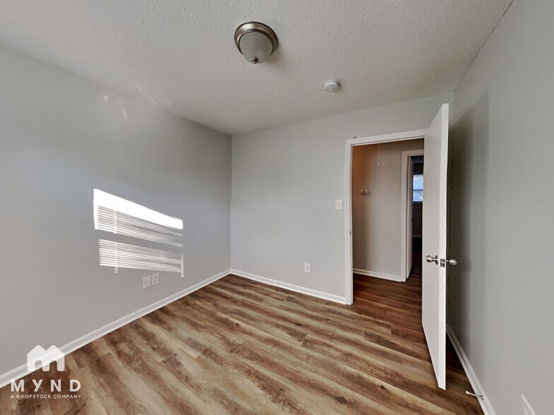 Building Photo - 211 Buckskin Dr