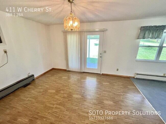 Building Photo - 411 W Cherry St