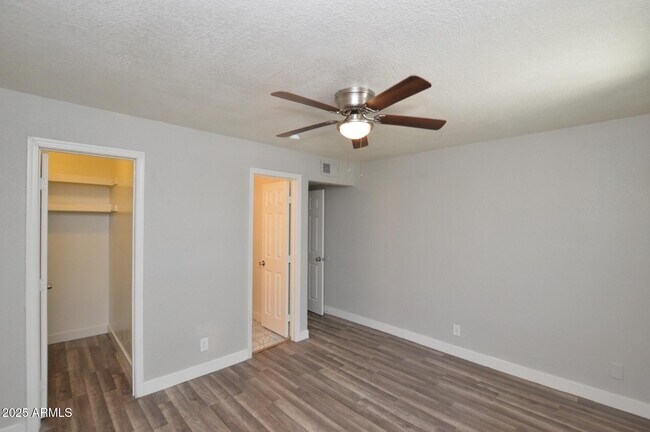 Building Photo - 6044 N 21st Ave