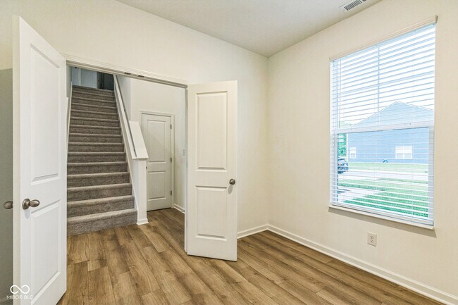 Building Photo - 3449 Briarwick Dr