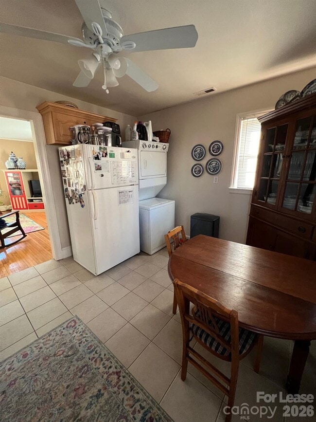 Building Photo - 1327 S Kings Dr