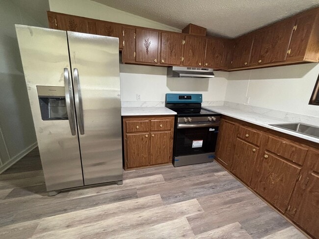 Building Photo - FOR RENT