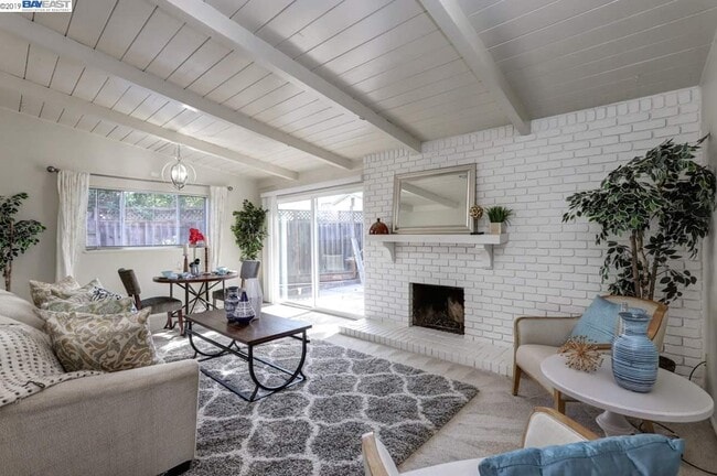 Building Photo - 43437 Newport Dr