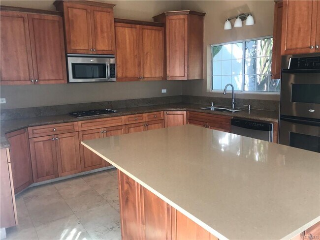 Building Photo - 3951 Sunswept Dr