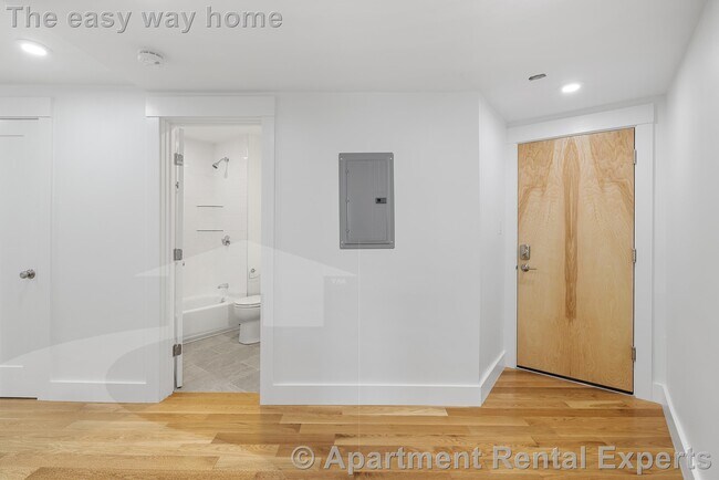 Building Photo - 406 Columbia St