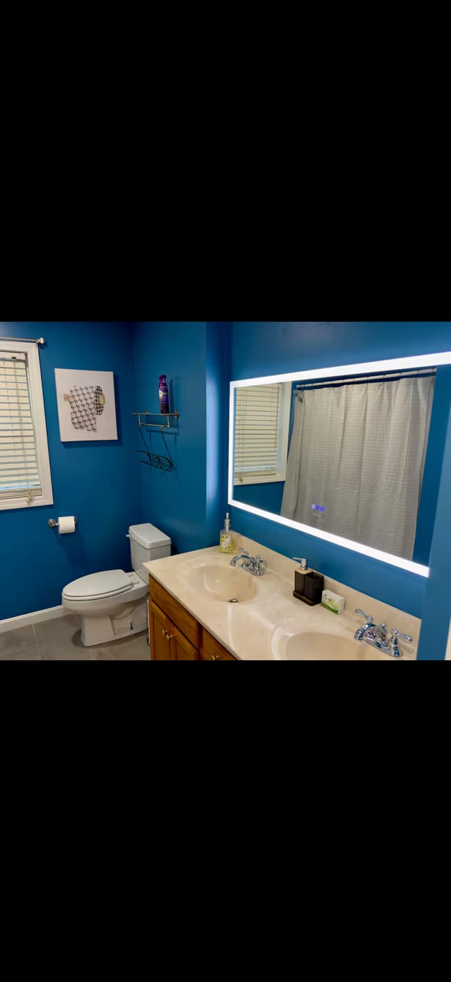 Building Photo - 63 Henry St