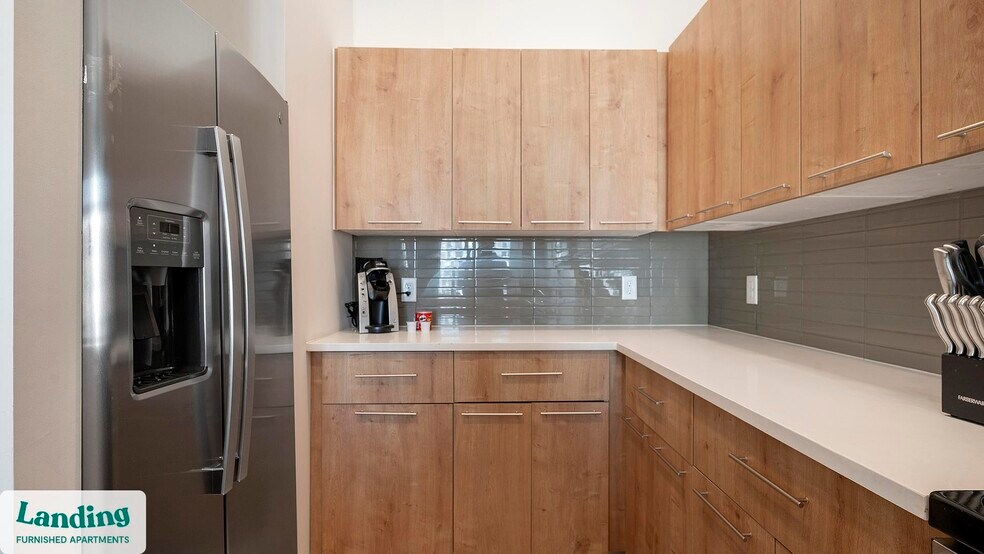 Building Photo - 5256 International Dr