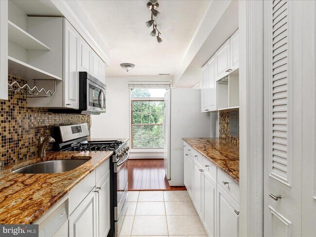 Building Photo - 3334 Woodburn Village Dr