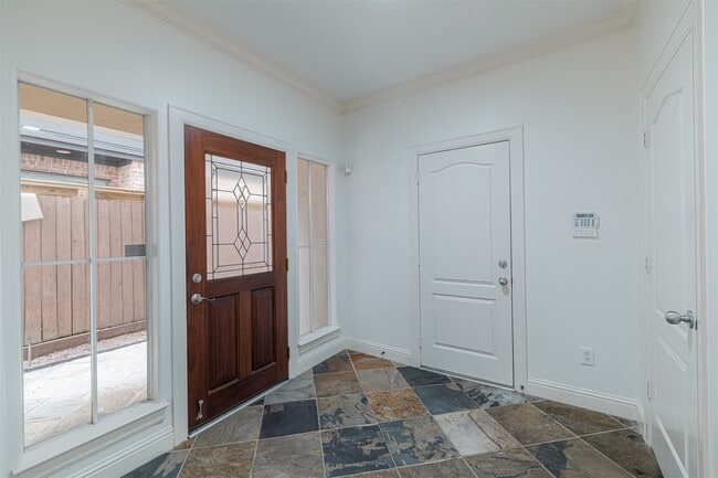 Building Photo - 702 Asbury St