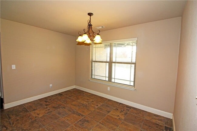 Building Photo - 3108 SW Oakleigh Rd