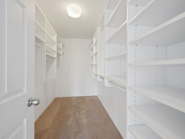 Building Photo - "Charming 2-Bed, 2-Bath Retreat in Northfield's Arbor Lane Oasis!"