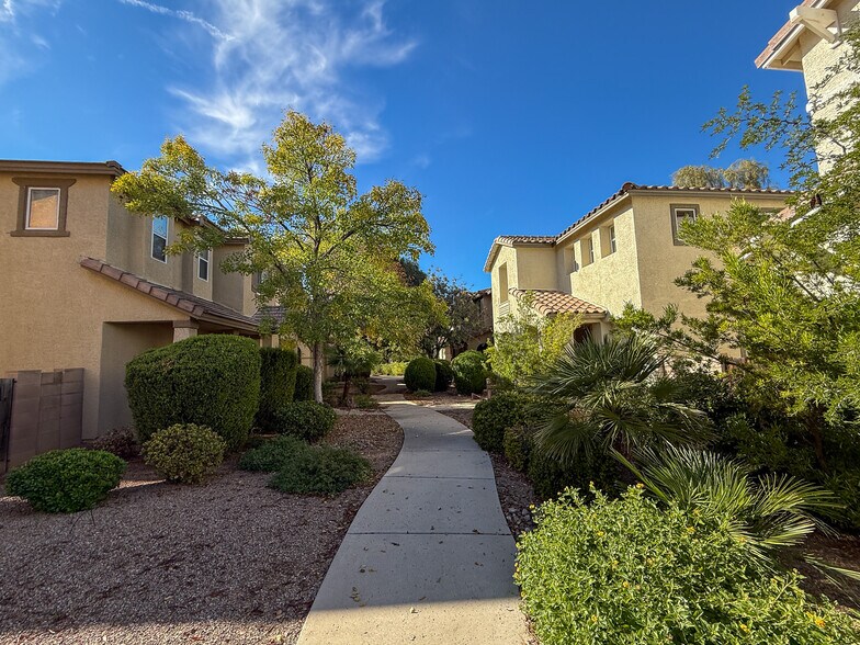 Building Photo - 2771 N Saramano Ln