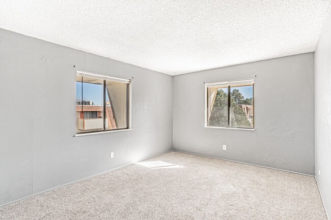 Building Photo - Vibrant Newly Remodeled 2 Bed 1 Bath Condo...