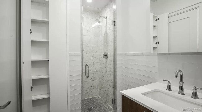 Building Photo - 167 Russell St