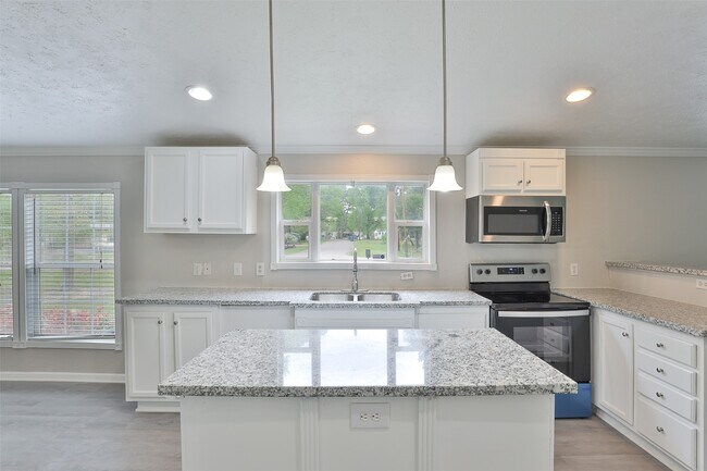 Building Photo - 1520 W Creek Dr