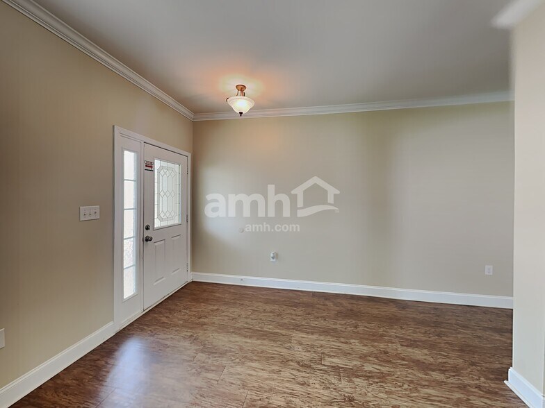 Building Photo - 1005 Theodore Ln