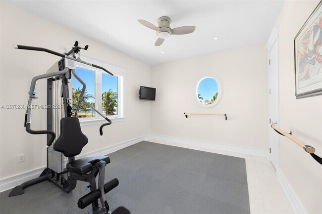 Building Photo - 1460 S Treasure Dr