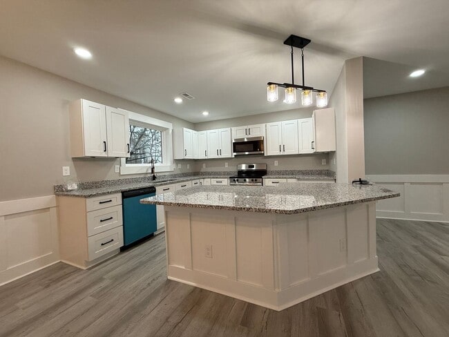 Building Photo - 3 Bedroom/2 Bath New Construction for Rent in Peachland