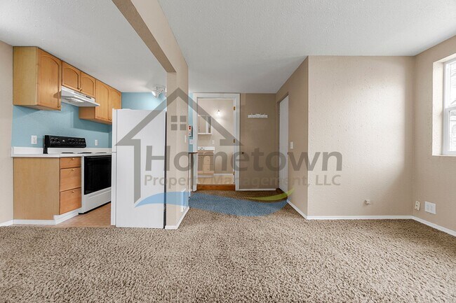 Building Photo - 1 Bedroom Cottage with Off-Street Parking Available in Midtown Coeur d'Alene!