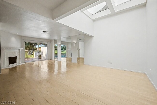 Building Photo - 3159 Bel Air Dr