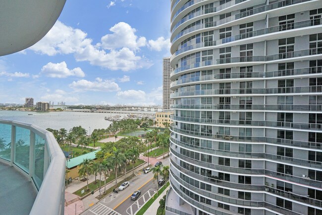 Building Photo - 1800 N Bayshore Dr