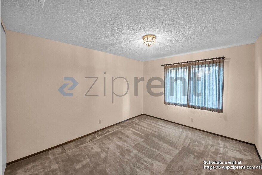 Building Photo - 716 Buckingham Dr