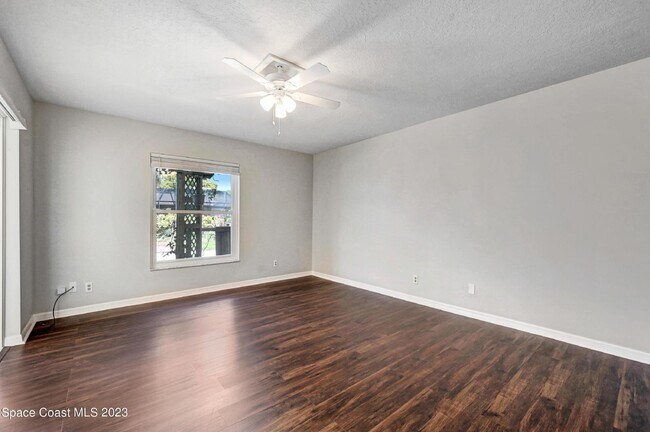 Building Photo - Suntree living