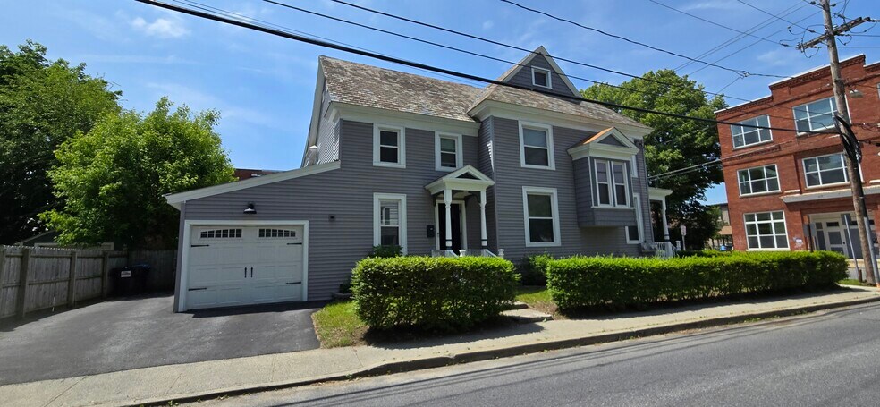 Building Photo - 14 Maple St