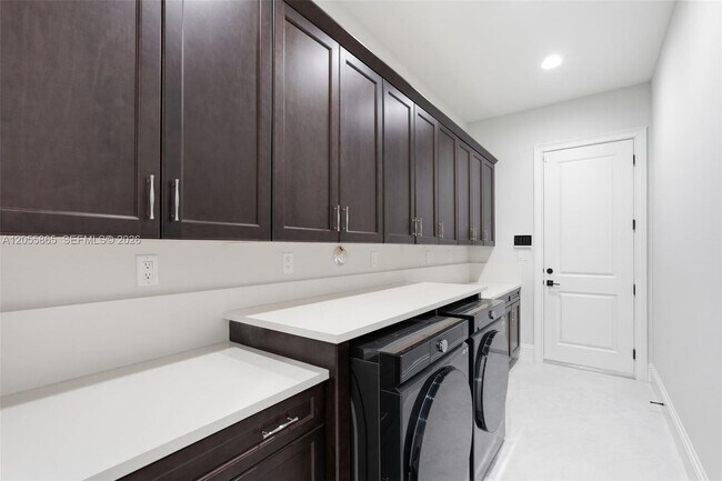 Building Photo - 4662 Estates Cir