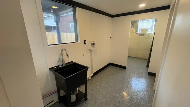 Building Photo - 308 9th St