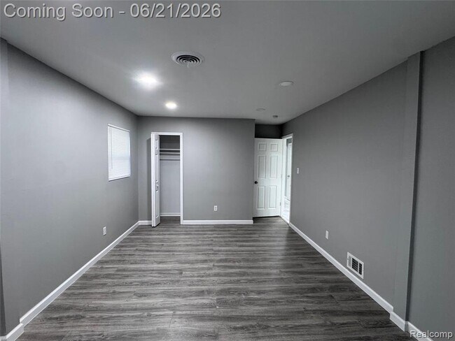 Building Photo - 1412 E Goulson Ave