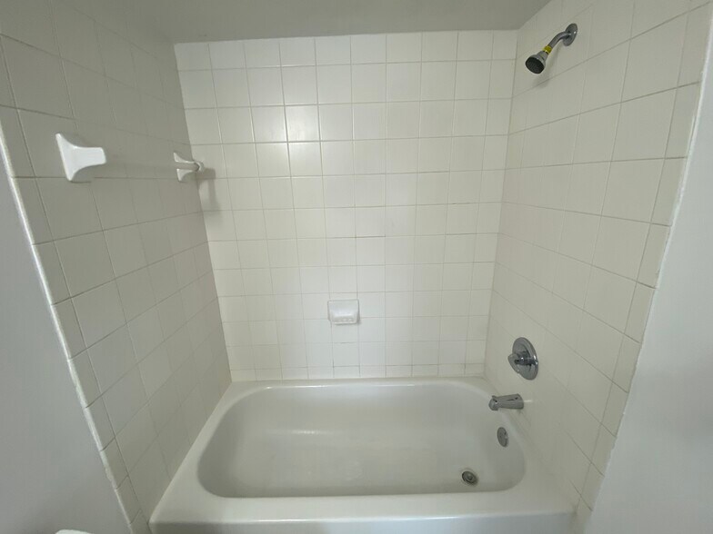 Building Photo - 2910 SE 13th Ave