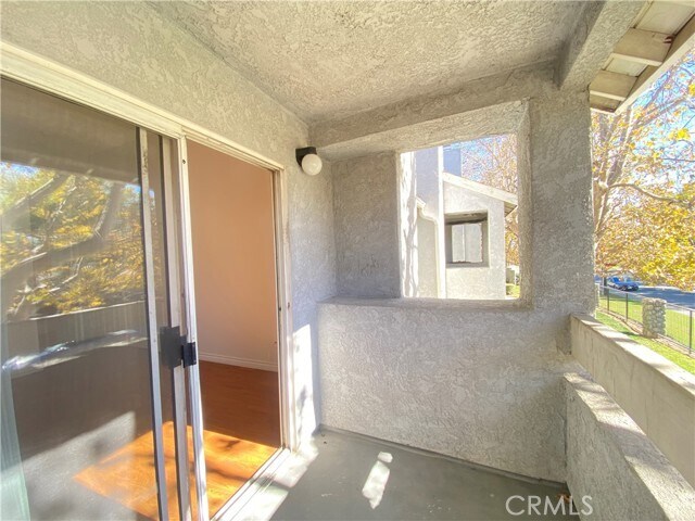 Building Photo - 156 W Walnut Ave